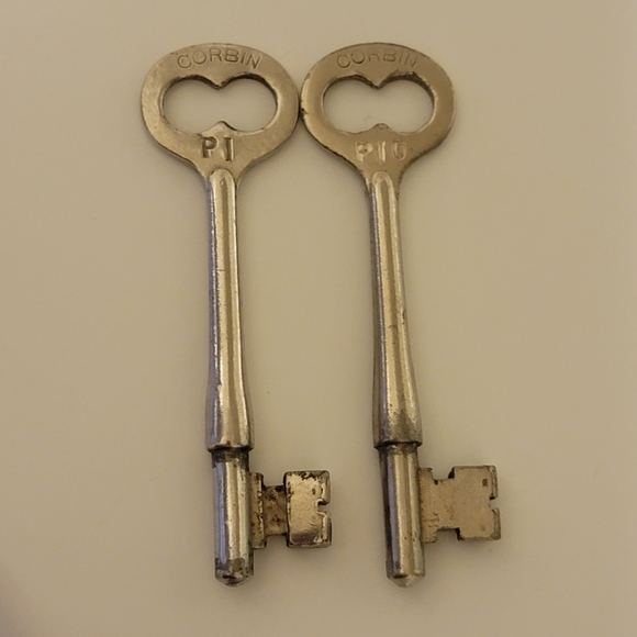 Vintage Lot Of 14 Old Antique Skeleton Keys 13 Solid Barrel / 1 Hollow - 6 Sizes - Picture 5 of 16